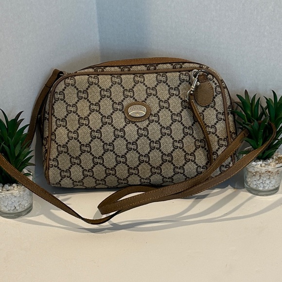 Adorable Gucci Plus GG Crossbody Bag - Picture 1 of 15